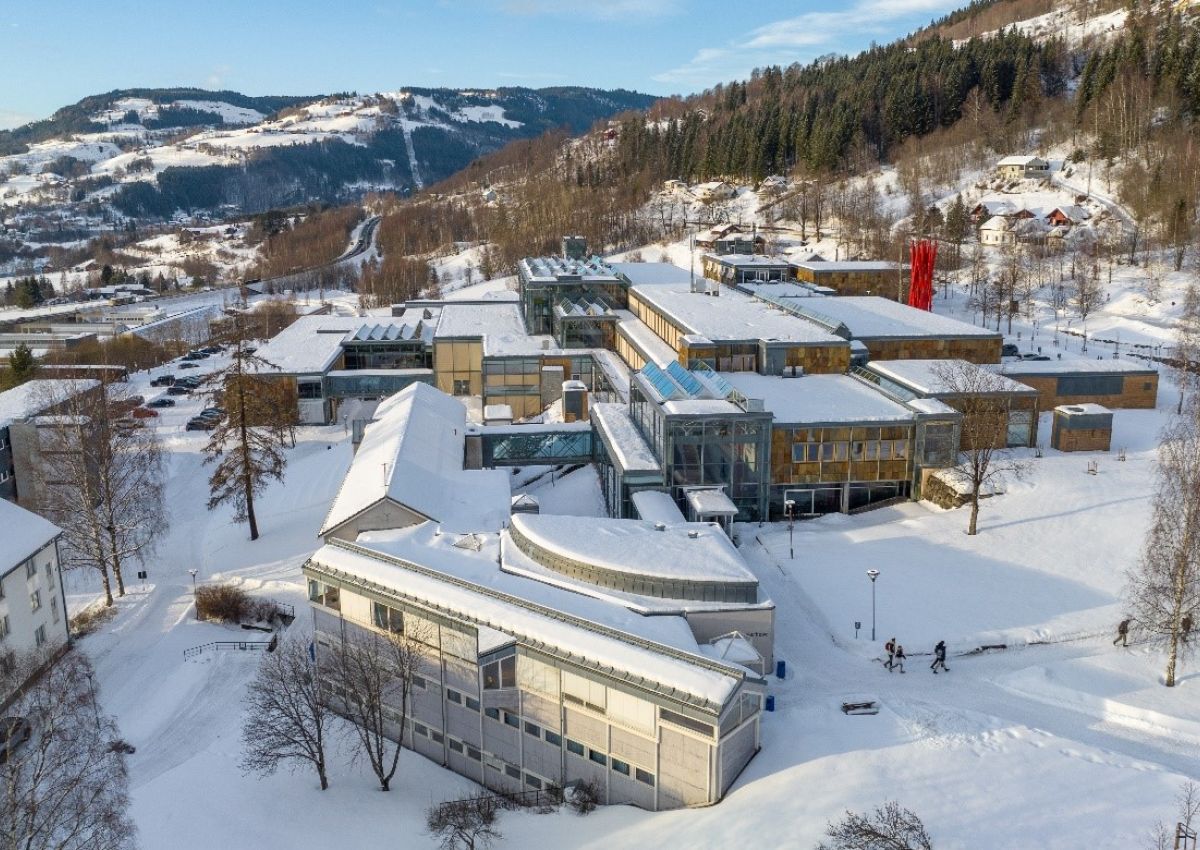 Flyfoto av INN Lillehammer campus
