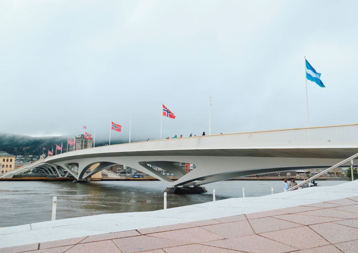 Foto utsikt over Drammen sentrum vinterstid