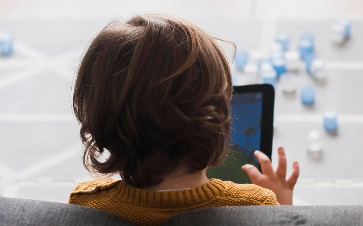 EU styrker innsatsen for å bekjempe  nettmobbing